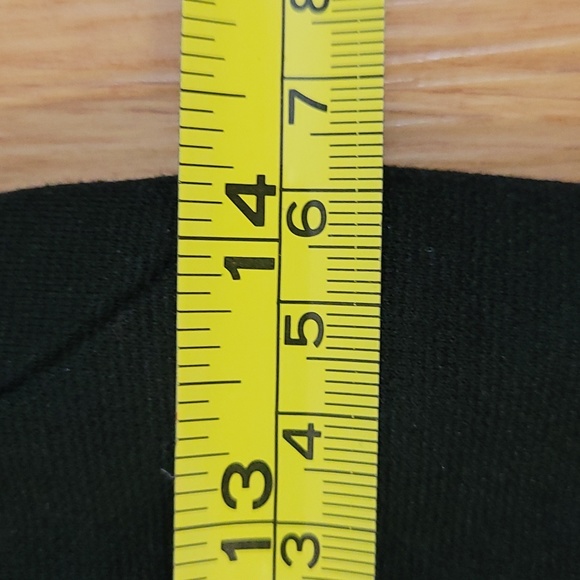 Little black dress. Forever 21 - Picture 9 of 10